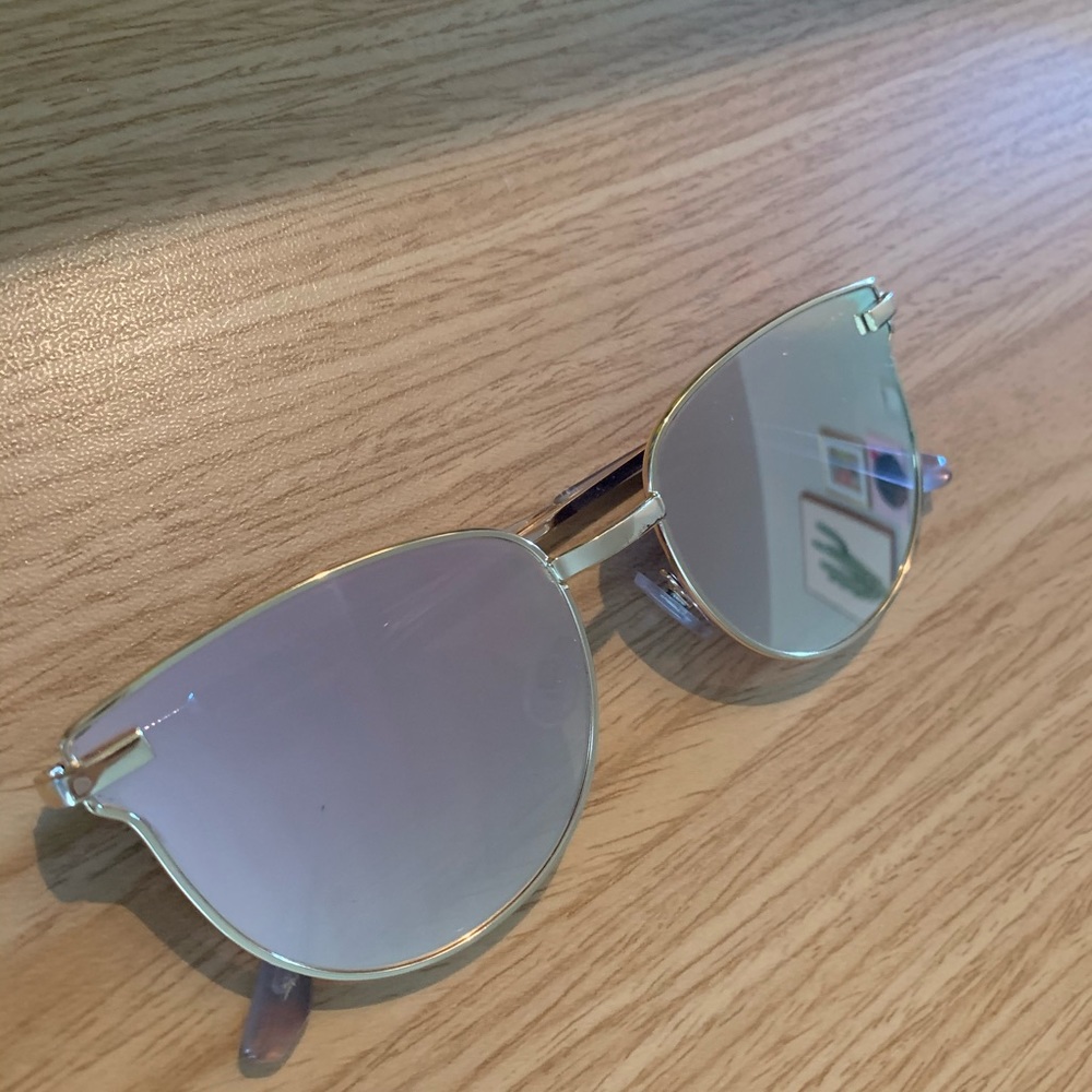 Lulu’s reflective sunglasses